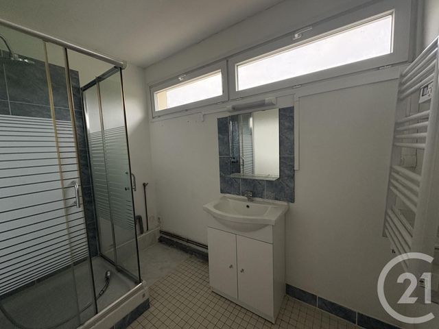 Appartement T3 à louer - 4 pièces - 70 m2 - St Quentin - 02 - PICARDIE