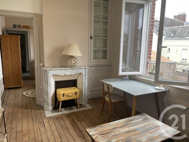 Appartement à louer - 5 pièces - 10 m2 - St Quentin - 02 - PICARDIE