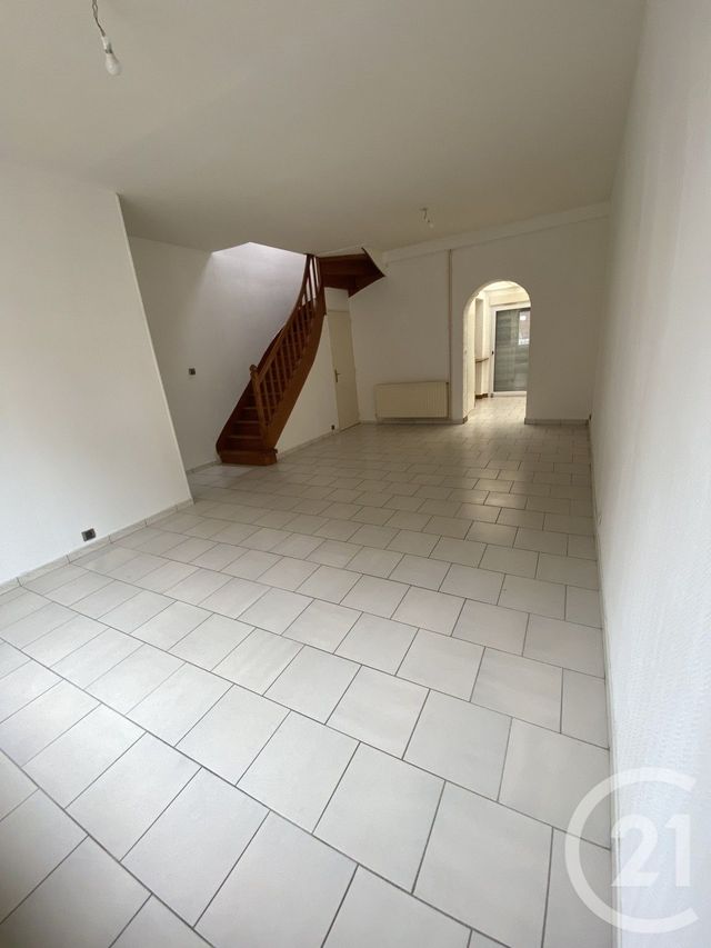 Maison à louer - 4 pièces - 65 m2 - St Quentin - 02 - PICARDIE