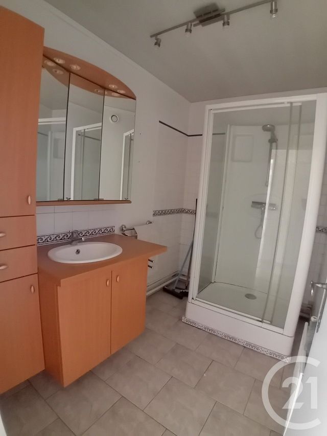 Afficher la photo en grand Appartement F4 à vendre - 5 pièces - 100,10 m2 - St Quentin - 02 - PICARDIE