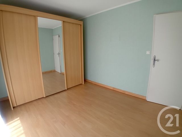 Afficher la photo en grand Appartement F4 à vendre - 5 pièces - 100,10 m2 - St Quentin - 02 - PICARDIE