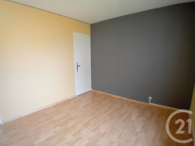 Afficher la photo en grand Appartement F4 à vendre - 5 pièces - 100,10 m2 - St Quentin - 02 - PICARDIE