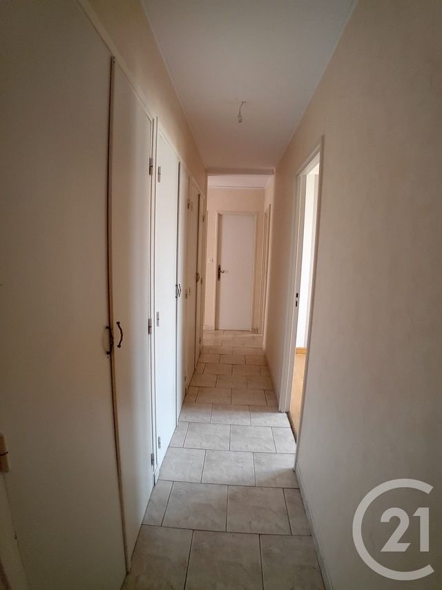Afficher la photo en grand Appartement F4 à vendre - 5 pièces - 100,10 m2 - St Quentin - 02 - PICARDIE