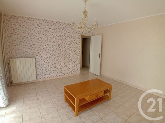 Afficher la photo en grand Appartement F4 à vendre - 5 pièces - 100,10 m2 - St Quentin - 02 - PICARDIE