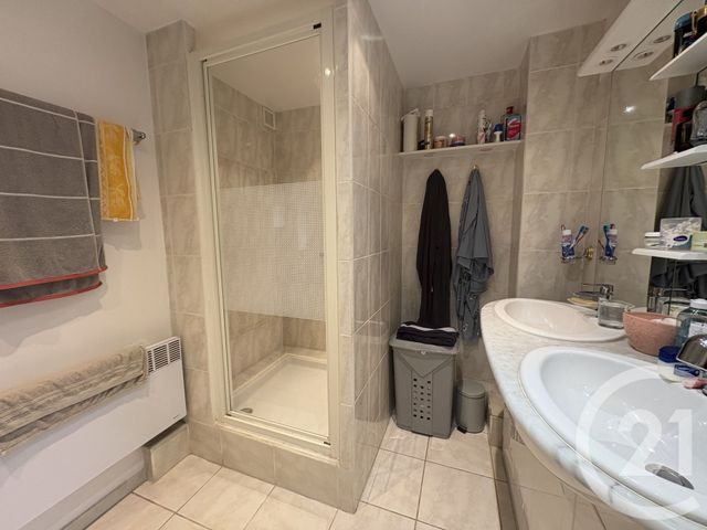 Appartement T3 &agrave; louer - 3 pi&egrave;ces - 81 m2 - St Quentin - 02 - PICARDIE