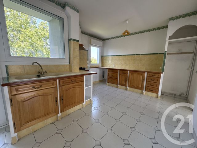 Appartement T3 &agrave; louer - 3 pi&egrave;ces - 81 m2 - St Quentin - 02 - PICARDIE