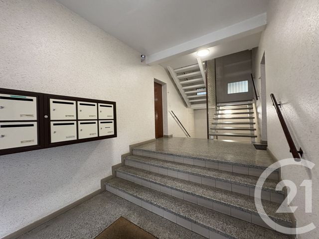 Appartement T3 &agrave; louer - 3 pi&egrave;ces - 81 m2 - St Quentin - 02 - PICARDIE