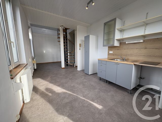 Appartement Duplex à louer - 2 pièces - 42 m2 - St Quentin - 02 - PICARDIE