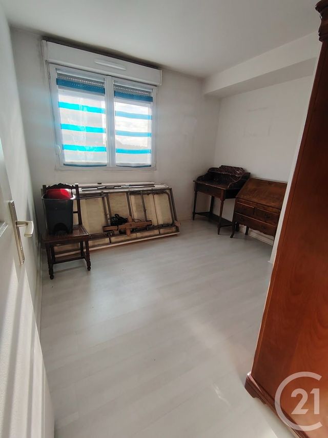 Appartement F4 à vendre - 5 pièces - 80,45 m2 - St Quentin - 02 - PICARDIE