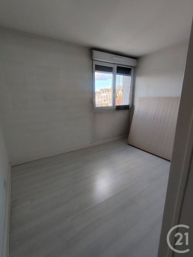 Appartement F4 à vendre - 5 pièces - 80,45 m2 - St Quentin - 02 - PICARDIE