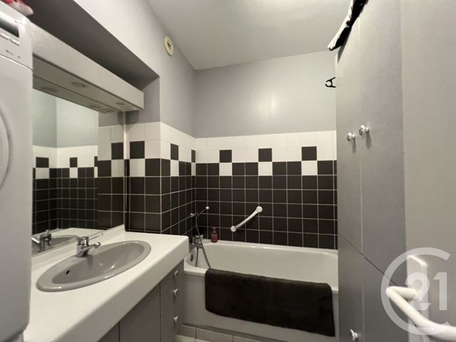 Appartement F4 à vendre - 6 pièces - 101,59 m2 - St Quentin - 02 - PICARDIE