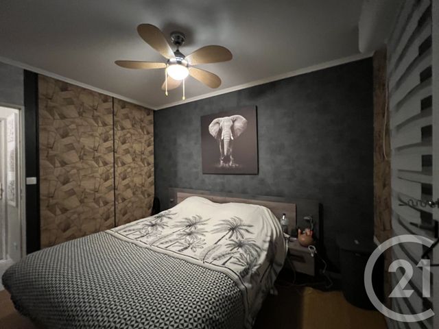 Appartement F4 à vendre - 6 pièces - 101,59 m2 - St Quentin - 02 - PICARDIE