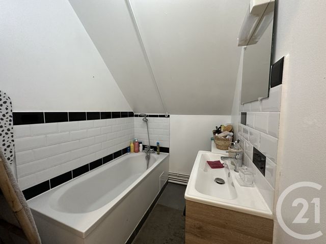 Maison à louer - 3 pièces - 45 m2 - St Quentin - 02 - PICARDIE