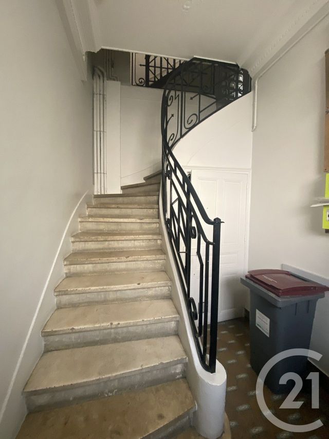 Appartement F5 &agrave; louer - 5 pi&egrave;ces - 110 m2 - St Quentin - 02 - PICARDIE