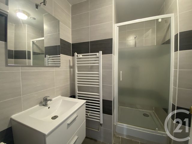 Appartement F5 &agrave; louer - 5 pi&egrave;ces - 110 m2 - St Quentin - 02 - PICARDIE