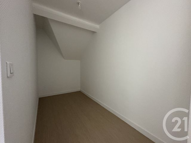 Appartement Duplex &agrave; louer - 6 pi&egrave;ces - 115 m2 - St Quentin - 02 - PICARDIE