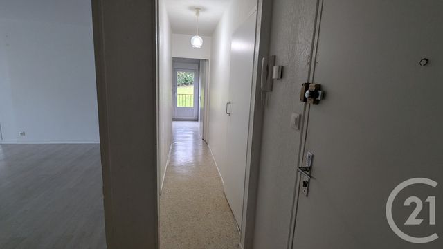 Appartement F3 &agrave; louer - 3 pi&egrave;ces - 67,48 m2 - St Quentin - 02 - PICARDIE