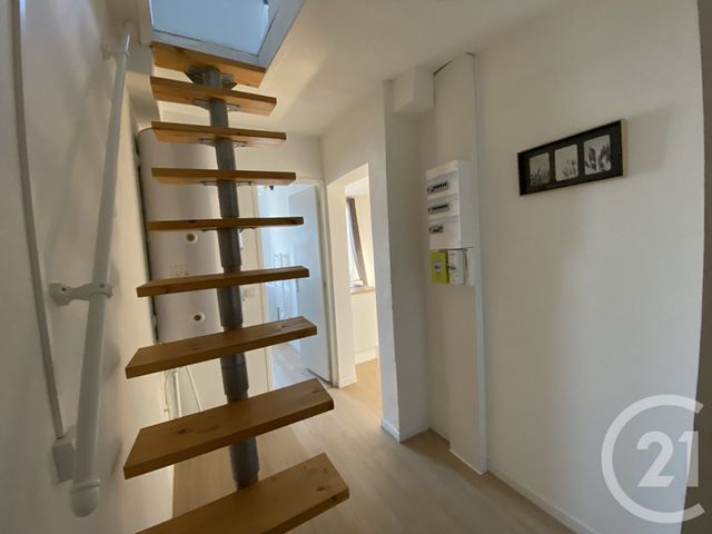 Appartement Duplex &agrave; louer - 2 pi&egrave;ces - 33 m2 - St Quentin - 02 - PICARDIE