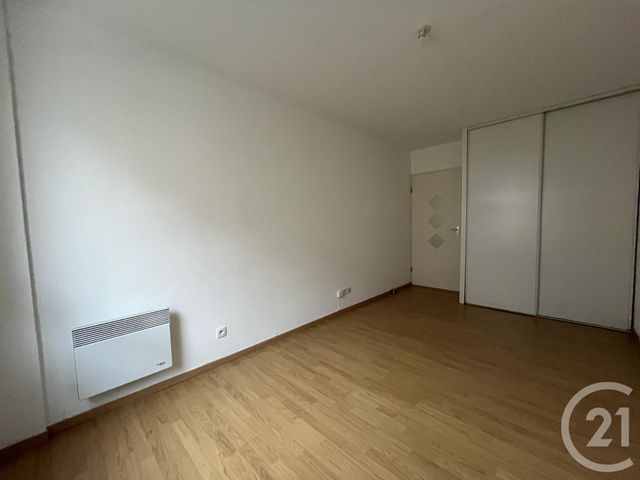 Appartement &agrave; louer - 2 pi&egrave;ces - 53,76 m2 - St Quentin - 02 - PICARDIE