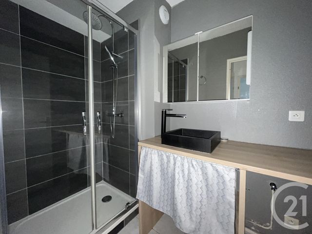 Appartement &agrave; louer - 2 pi&egrave;ces - 53,76 m2 - St Quentin - 02 - PICARDIE