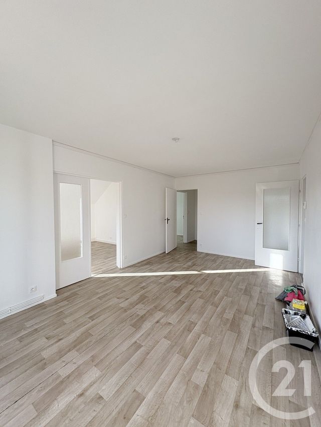 Appartement T3 &agrave; louer - 3 pi&egrave;ces - 63,25 m2 - St Quentin - 02 - PICARDIE
