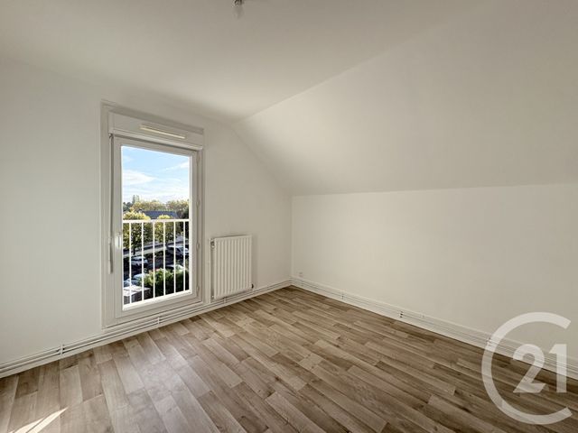 Appartement T3 &agrave; louer - 3 pi&egrave;ces - 63,25 m2 - St Quentin - 02 - PICARDIE