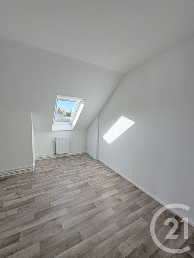 Appartement T3 &agrave; louer - 3 pi&egrave;ces - 63,25 m2 - St Quentin - 02 - PICARDIE