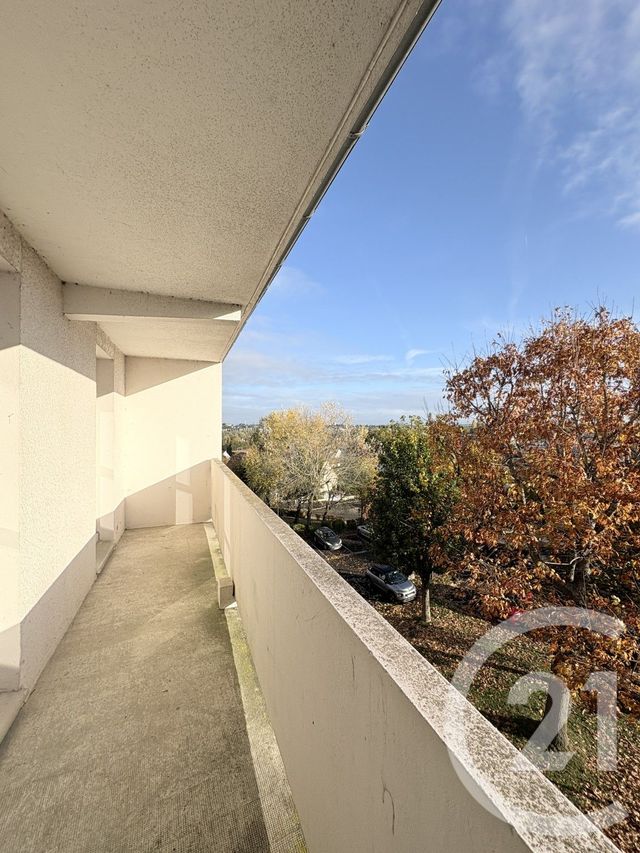 Appartement T3 &agrave; louer - 3 pi&egrave;ces - 63,25 m2 - St Quentin - 02 - PICARDIE