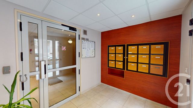 Afficher la photo en grand Appartement F4 à vendre - 5 pièces - 86,20 m2 - St Quentin - 02 - PICARDIE