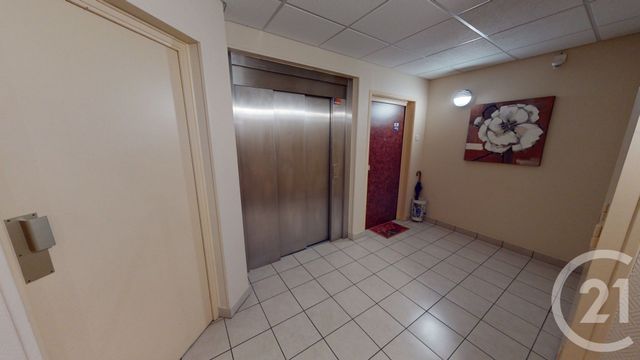 Afficher la photo en grand Appartement F4 à vendre - 5 pièces - 86,20 m2 - St Quentin - 02 - PICARDIE