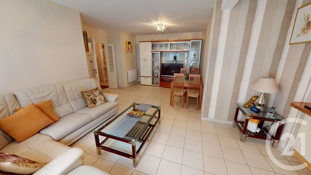 Afficher la photo en grand Appartement F4 à vendre - 5 pièces - 86,20 m2 - St Quentin - 02 - PICARDIE