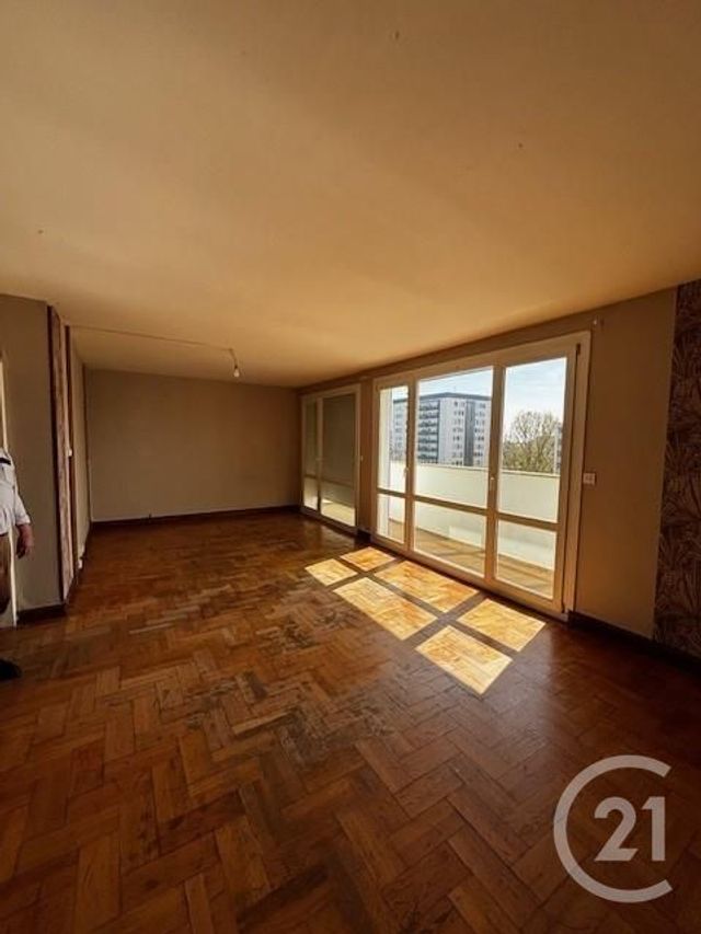 Appartement à vendre - 5 pièces - 84,79 m2 - St Quentin - 02 - PICARDIE