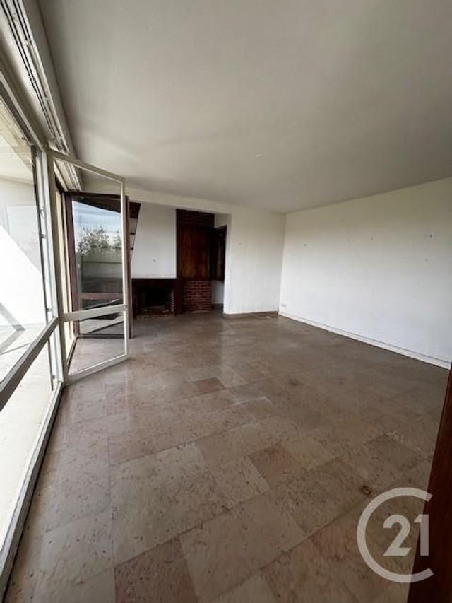 Appartement T6 à vendre - 7 pièces - 137 m2 - St Quentin - 02 - PICARDIE