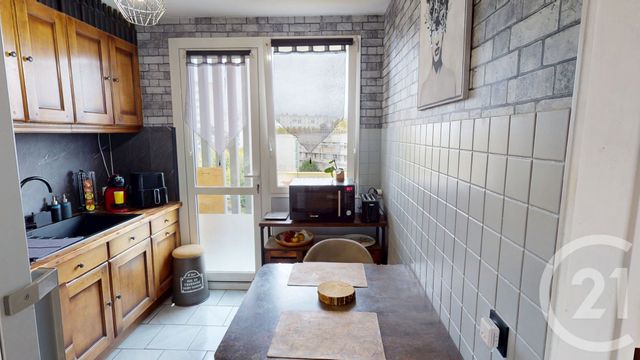 Afficher la photo en grand Appartement F3 à vendre - 4 pièces - 78,83 m2 - St Quentin - 02 - PICARDIE