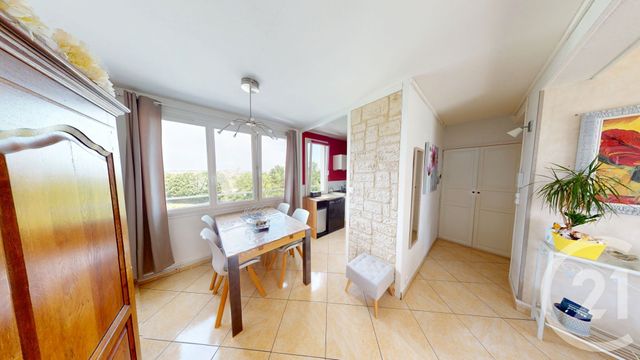 Appartement F4 à vendre - 4 pièces - 67 m2 - St Quentin - 02 - PICARDIE